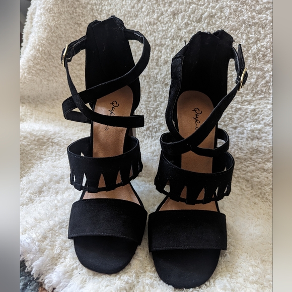 NIB Qupid Strappy Sandals Black Chunky Heels - Picture 6 of 7